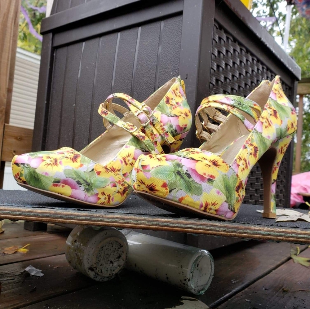 Satin Maryjane Floral Print High Heels - Picture 8 of 8